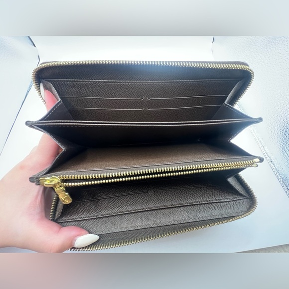 LOUIS VUITTON DAMIER EBENE ZIPPY WALLET - Picture 7 of 9